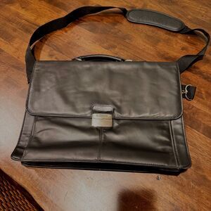 Kenneth Cole Reaction Genuine Leather Laptop Briefcase Messenger Bag Model 52965